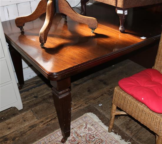 Victorian walnut dining table (additional leaves)(-)